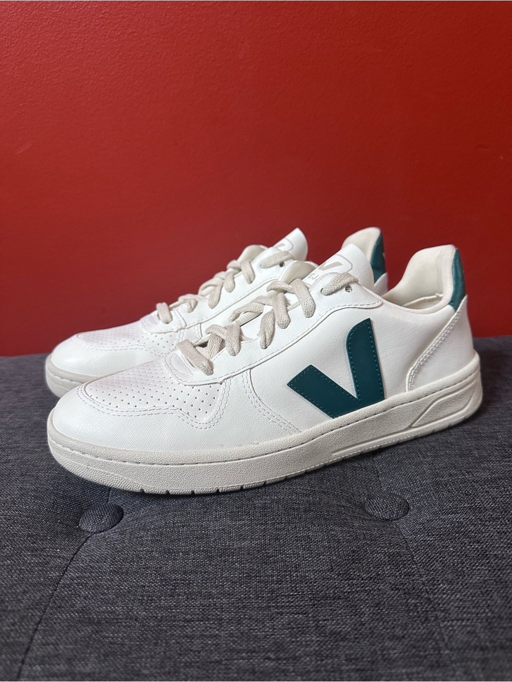 VEJA V-10 CWL White Brittany Women’s Size 11